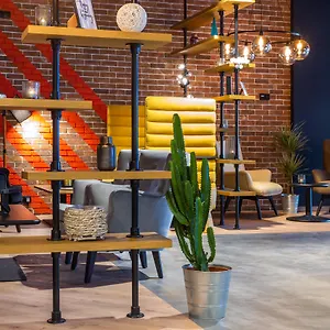 4* לינה וארוחת בוקר Park By Radisson